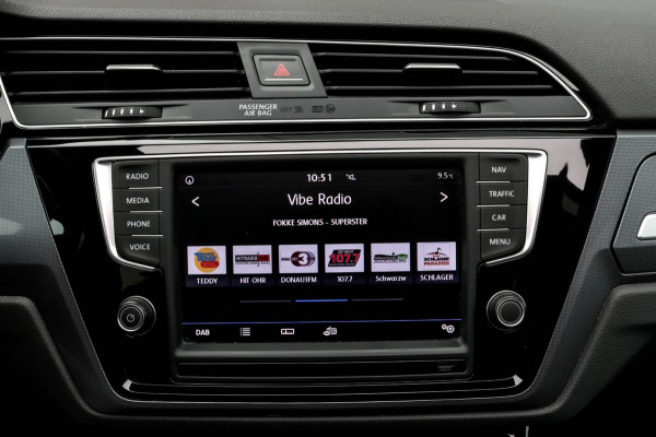 Volkswagen Touran 1.8 TSI R-LINE - PANO - TREKHAAK - CARPLAY - ACC - CAMERA - VOL!!
