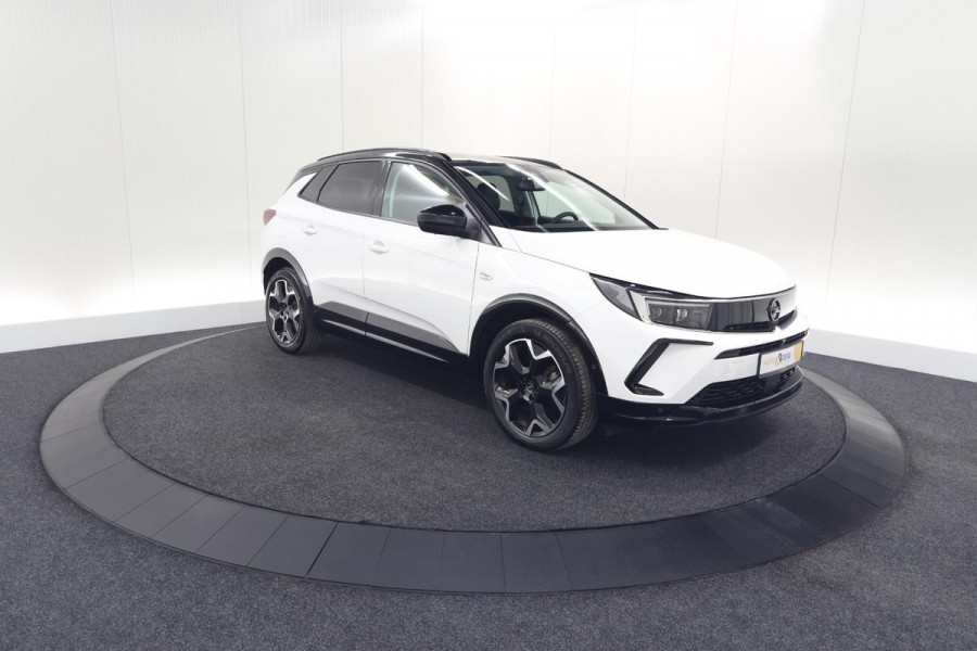 Opel Grandland Turbo 130 AT8 Ultimate | Camera | Adaptieve Cruise Control | Pack Winter | Elektronische Kofferklep