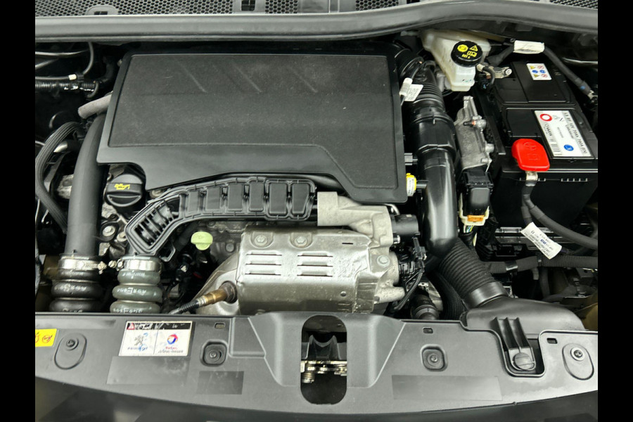 Peugeot 2008 1.2 PureTech Blue Lease Allure Airco ECC Navi Cruise Control PDC VA + Camera Full LED 17" LM Velgen Stoelverwarming