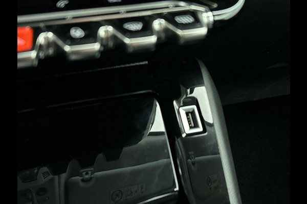 Peugeot 2008 1.2 PureTech Blue Lease Allure Airco ECC Navi Cruise Control PDC VA + Camera Full LED 17" LM Velgen Stoelverwarming