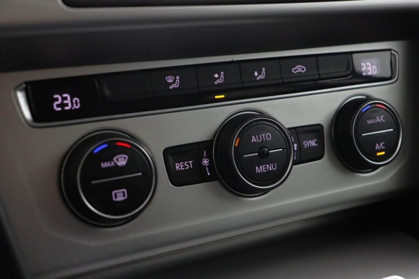 Volkswagen Passat Variant 1.4 TSI Connected Series|19"|Trekhaak|Camera