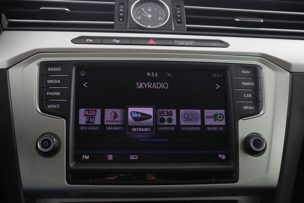 Volkswagen Passat Variant 1.4 TSI Connected Series|19"|Trekhaak|Camera
