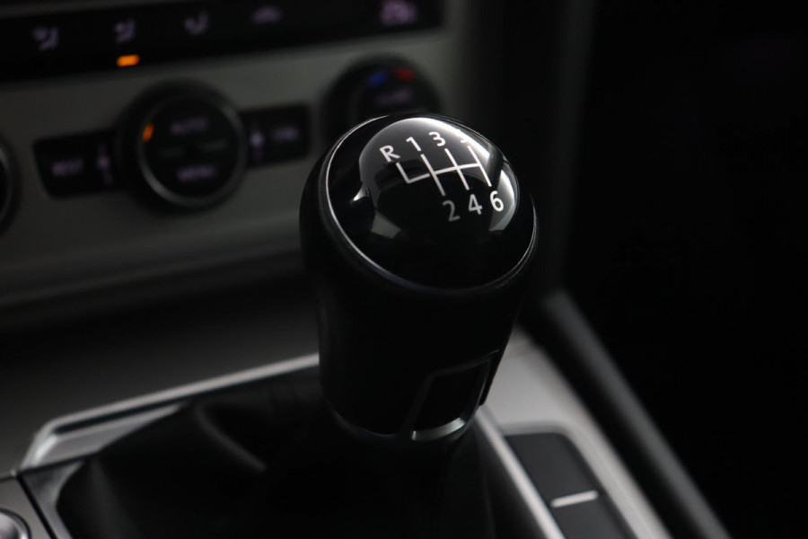 Volkswagen Passat Variant 1.4 TSI Connected Series|19"|Trekhaak|Camera