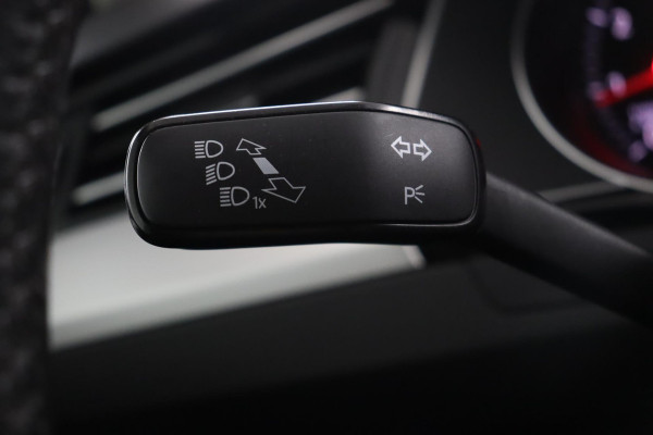 Volkswagen Passat Variant 1.4 TSI Connected Series|19"|Trekhaak|Camera