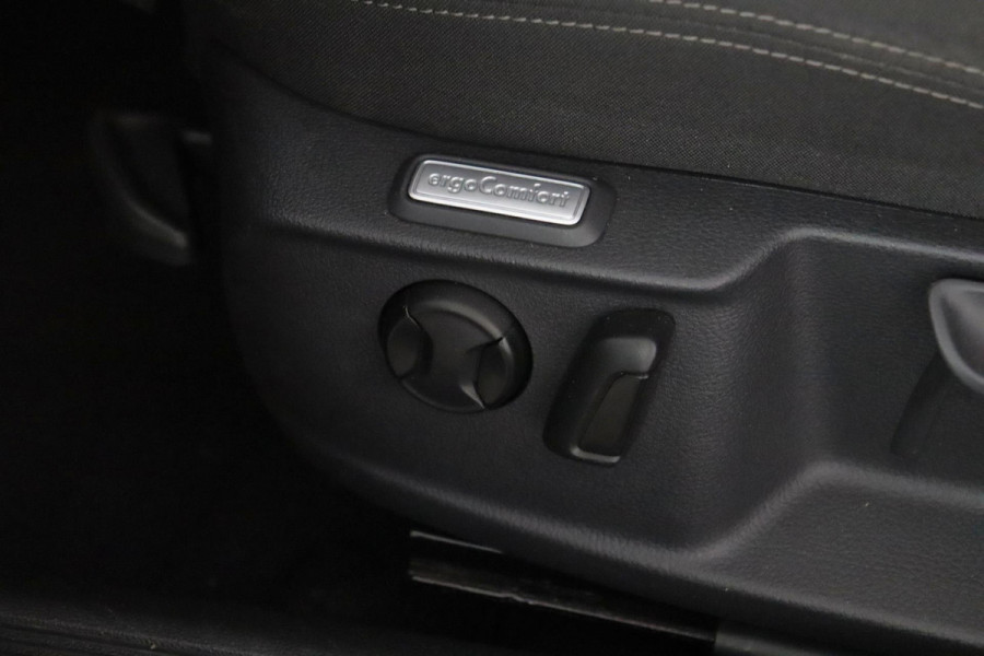 Volkswagen Passat Variant 1.4 TSI Connected Series|19"|Trekhaak|Camera