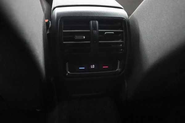 Volkswagen Passat Variant 1.4 TSI Connected Series|19"|Trekhaak|Camera
