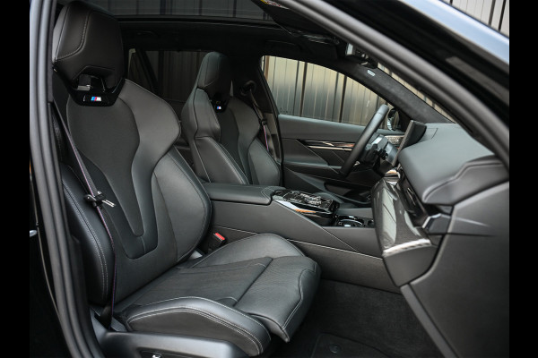 BMW 5 Serie Touring 550e XDRIVE | M-SPORT PRO | SHADOW LINE | M-SPORT SEATS | ALCANTARA HEMEL | CARBON PACKAGE | PANORAMADAK | ICONIC GRILL