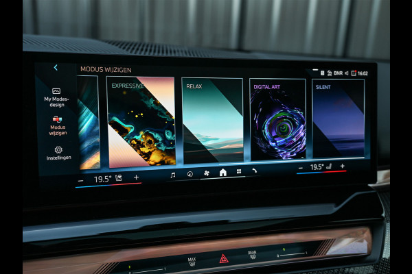 BMW 5 Serie Touring 550e XDRIVE | M-SPORT PRO | SHADOW LINE | M-SPORT SEATS | ALCANTARA HEMEL | CARBON PACKAGE | PANORAMADAK | ICONIC GRILL