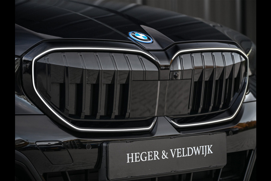 BMW 5 Serie Touring 550e XDRIVE | M-SPORT PRO | SHADOW LINE | M-SPORT SEATS | ALCANTARA HEMEL | CARBON PACKAGE | PANORAMADAK | ICONIC GRILL