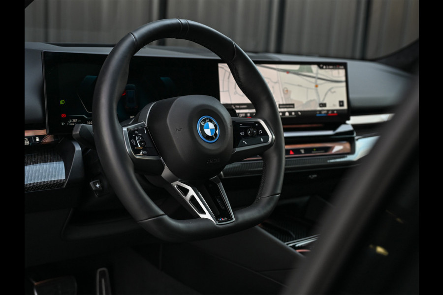 BMW 5 Serie Touring 550e XDRIVE | M-SPORT PRO | SHADOW LINE | M-SPORT SEATS | ALCANTARA HEMEL | CARBON PACKAGE | PANORAMADAK | ICONIC GRILL