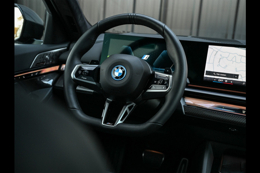 BMW 5 Serie Touring 550e XDRIVE | M-SPORT PRO | SHADOW LINE | M-SPORT SEATS | ALCANTARA HEMEL | CARBON PACKAGE | PANORAMADAK | ICONIC GRILL