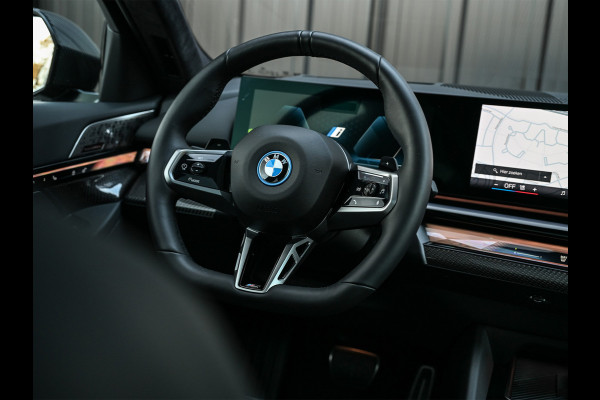 BMW 5 Serie Touring 550e XDRIVE | M-SPORT PRO | SHADOW LINE | M-SPORT SEATS | ALCANTARA HEMEL | CARBON PACKAGE | PANORAMADAK | ICONIC GRILL