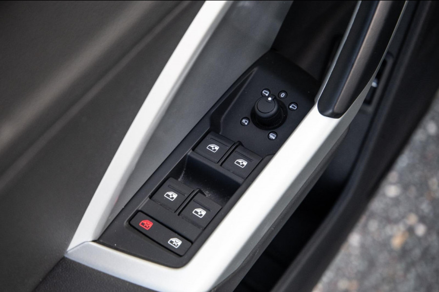 Audi Q3 45 TFSI e edition AUTOMAAT / PLUG IN HYBRID / STOELVERWARMING / LEER / VIRTUAL COCKPIT / CRUISE CONTROLE / DEALER ONDERHOUDEN