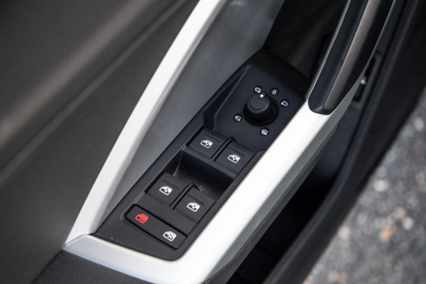 Audi Q3 45 TFSI e edition AUTOMAAT / PLUG IN HYBRID / STOELVERWARMING / LEER / VIRTUAL COCKPIT / CRUISE CONTROLE / DEALER ONDERHOUDEN