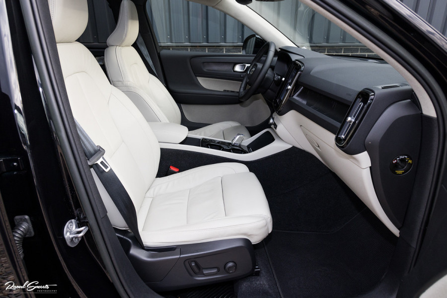 Volvo XC40 1.5 T4 Plug-in hybrid Ultimate Dark | Adaptieve cruise | Panorama dak | Harman Kardon | Blis |