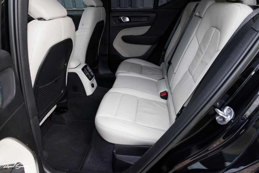 Volvo XC40 1.5 T4 Plug-in hybrid Ultimate Dark | Adaptieve cruise | Panorama dak | Harman Kardon | Blis |