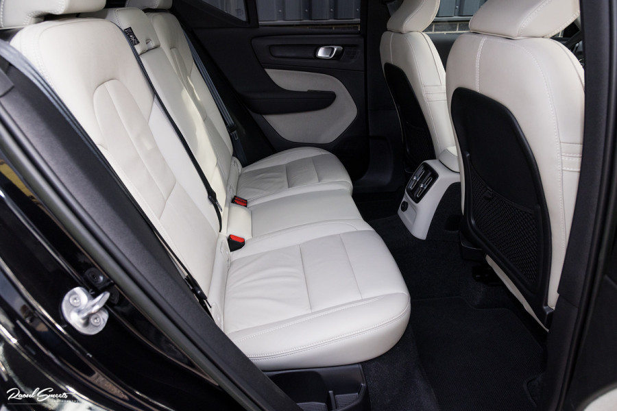 Volvo XC40 1.5 T4 Plug-in hybrid Ultimate Dark | Adaptieve cruise | Panorama dak | Harman Kardon | Blis |