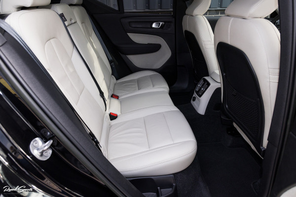 Volvo XC40 1.5 T4 Plug-in hybrid Ultimate Dark | Adaptieve cruise | Panorama dak | Harman Kardon | Blis |