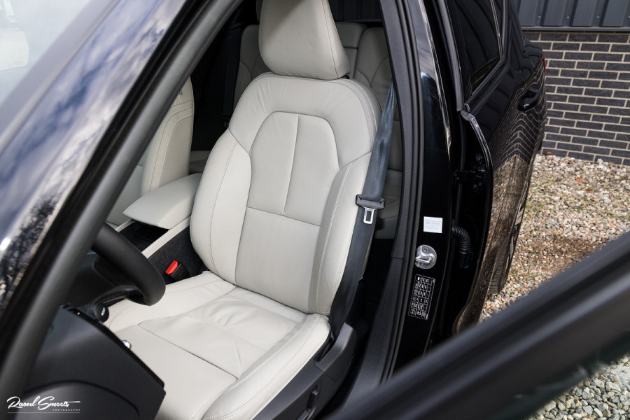 Volvo XC40 1.5 T4 Plug-in hybrid Ultimate Dark | Adaptieve cruise | Panorama dak | Harman Kardon | Blis |