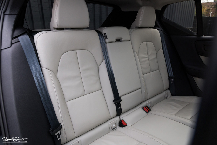 Volvo XC40 1.5 T4 Plug-in hybrid Ultimate Dark | Adaptieve cruise | Panorama dak | Harman Kardon | Blis |