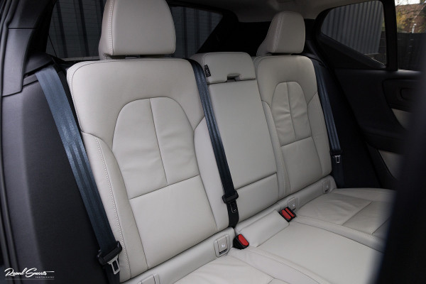 Volvo XC40 1.5 T4 Plug-in hybrid Ultimate Dark | Adaptieve cruise | Panorama dak | Harman Kardon | Blis |