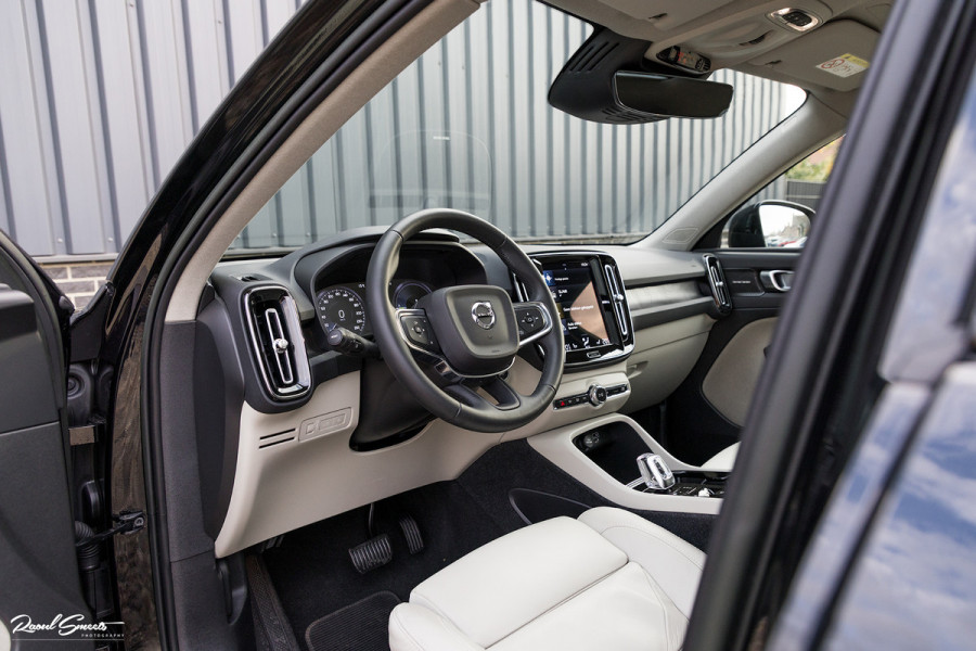 Volvo XC40 1.5 T4 Plug-in hybrid Ultimate Dark | Adaptieve cruise | Panorama dak | Harman Kardon | Blis |