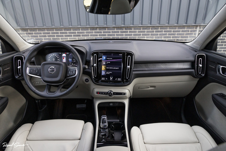 Volvo XC40 1.5 T4 Plug-in hybrid Ultimate Dark | Adaptieve cruise | Panorama dak | Harman Kardon | Blis |