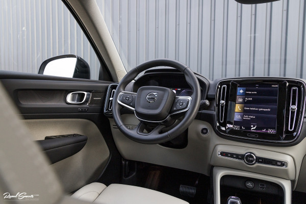 Volvo XC40 1.5 T4 Plug-in hybrid Ultimate Dark | Adaptieve cruise | Panorama dak | Harman Kardon | Blis |