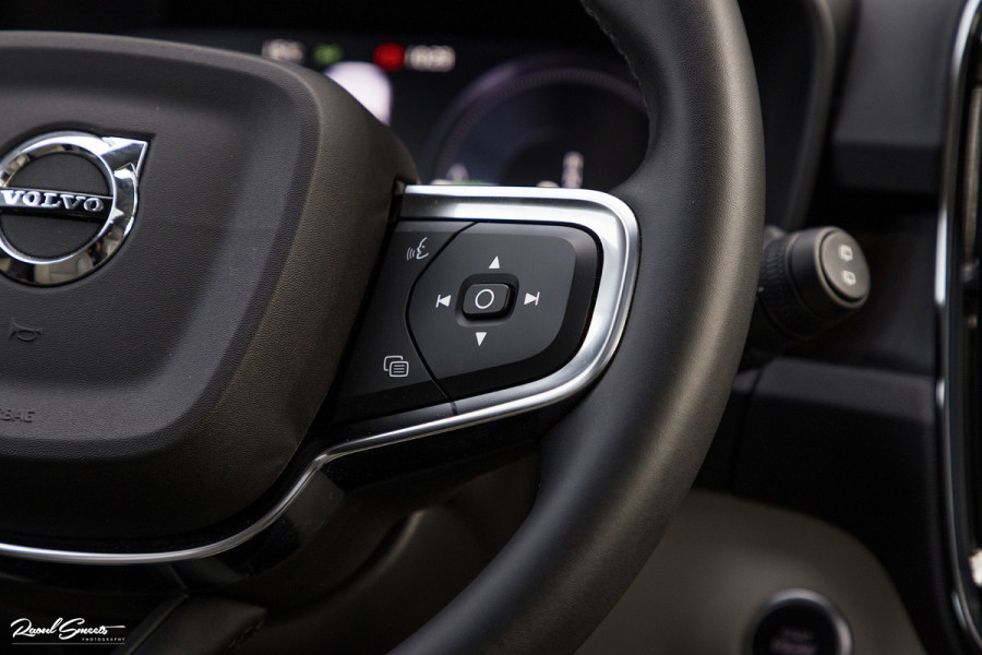 Volvo XC40 1.5 T4 Plug-in hybrid Ultimate Dark | Adaptieve cruise | Panorama dak | Harman Kardon | Blis |