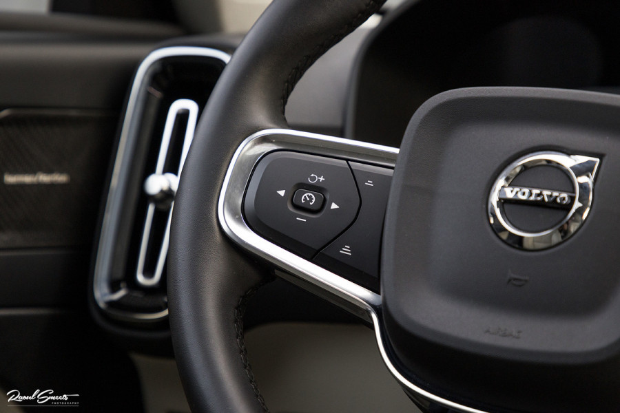 Volvo XC40 1.5 T4 Plug-in hybrid Ultimate Dark | Adaptieve cruise | Panorama dak | Harman Kardon | Blis |