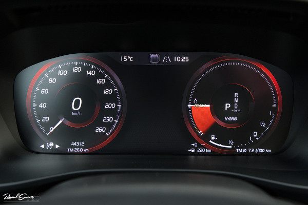 Volvo XC40 1.5 T4 Plug-in hybrid Ultimate Dark | Adaptieve cruise | Panorama dak | Harman Kardon | Blis |