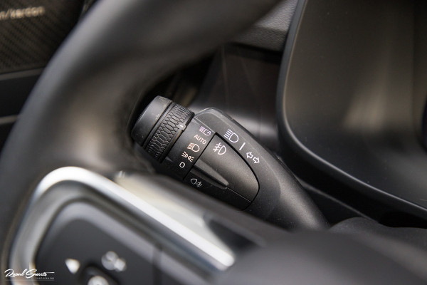 Volvo XC40 1.5 T4 Plug-in hybrid Ultimate Dark | Adaptieve cruise | Panorama dak | Harman Kardon | Blis |