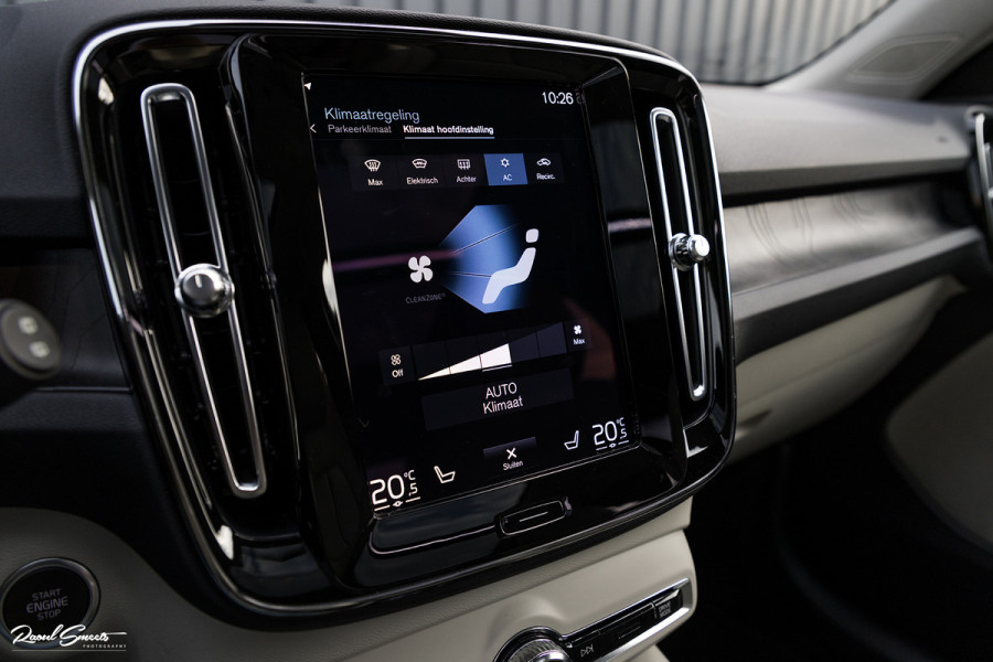 Volvo XC40 1.5 T4 Plug-in hybrid Ultimate Dark | Adaptieve cruise | Panorama dak | Harman Kardon | Blis |