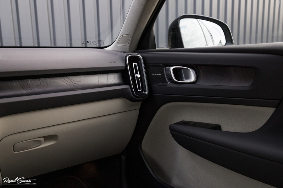 Volvo XC40 1.5 T4 Plug-in hybrid Ultimate Dark | Adaptieve cruise | Panorama dak | Harman Kardon | Blis |