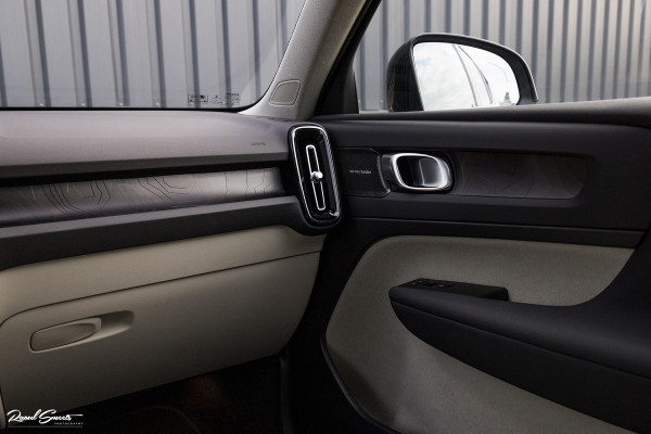 Volvo XC40 1.5 T4 Plug-in hybrid Ultimate Dark | Adaptieve cruise | Panorama dak | Harman Kardon | Blis |