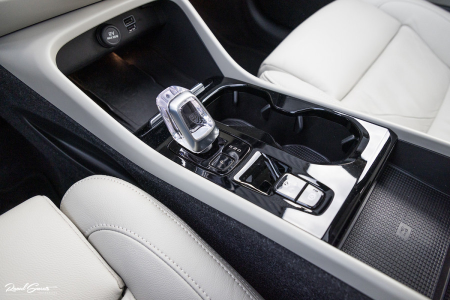 Volvo XC40 1.5 T4 Plug-in hybrid Ultimate Dark | Adaptieve cruise | Panorama dak | Harman Kardon | Blis |