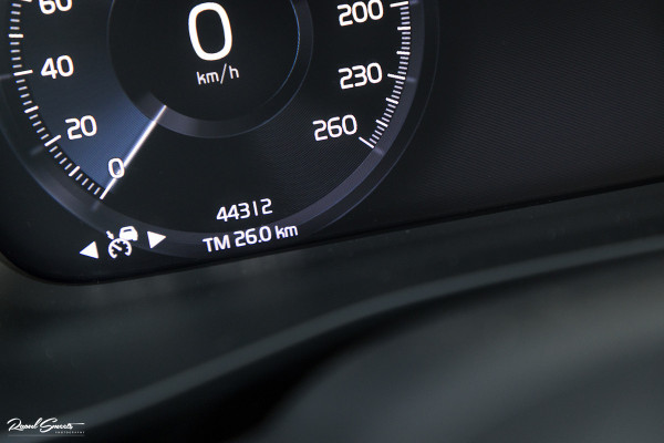 Volvo XC40 1.5 T4 Plug-in hybrid Ultimate Dark | Adaptieve cruise | Panorama dak | Harman Kardon | Blis |