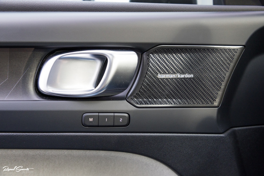 Volvo XC40 1.5 T4 Plug-in hybrid Ultimate Dark | Adaptieve cruise | Panorama dak | Harman Kardon | Blis |