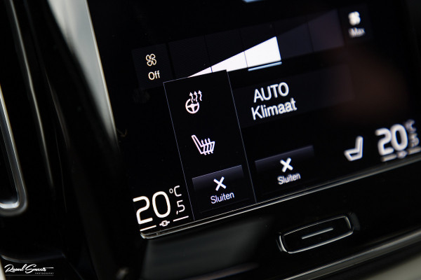 Volvo XC40 1.5 T4 Plug-in hybrid Ultimate Dark | Adaptieve cruise | Panorama dak | Harman Kardon | Blis |