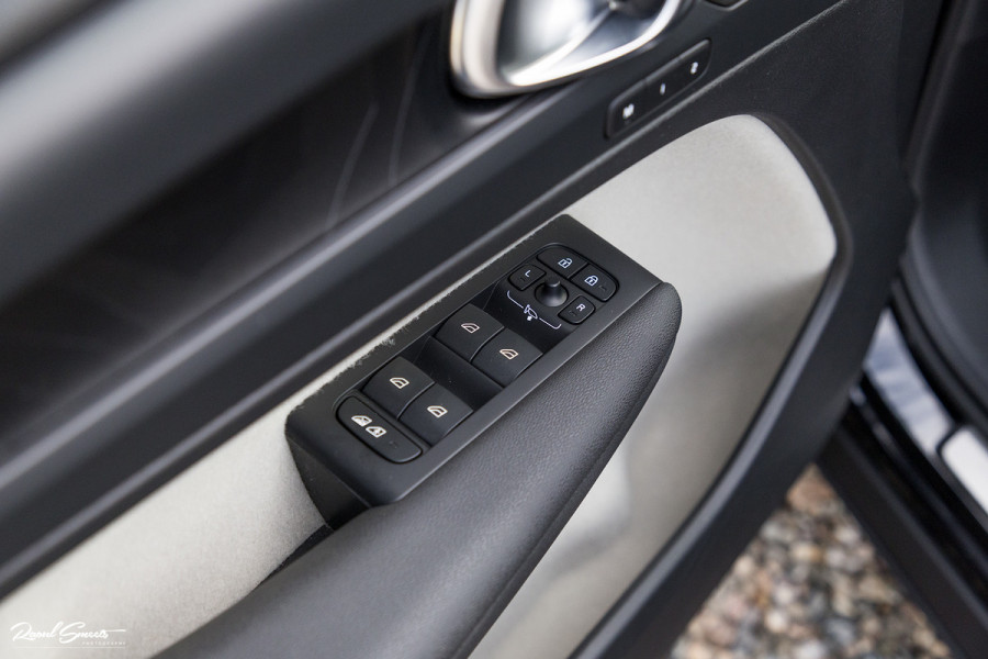 Volvo XC40 1.5 T4 Plug-in hybrid Ultimate Dark | Adaptieve cruise | Panorama dak | Harman Kardon | Blis |