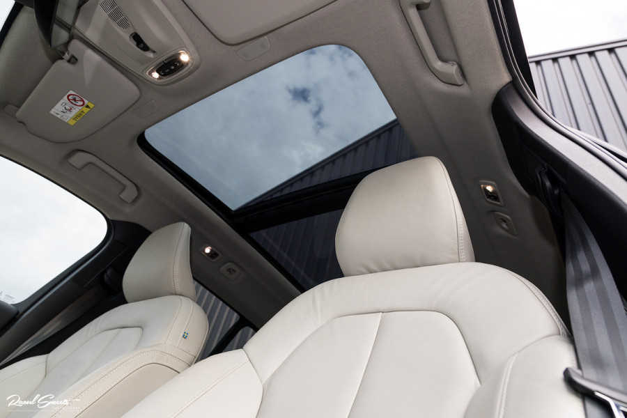 Volvo XC40 1.5 T4 Plug-in hybrid Ultimate Dark | Adaptieve cruise | Panorama dak | Harman Kardon | Blis |