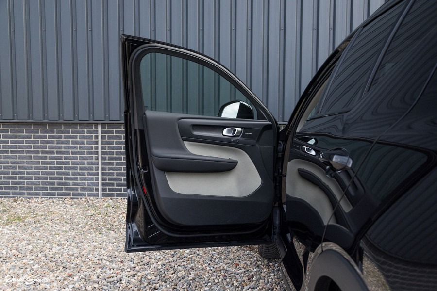 Volvo XC40 1.5 T4 Plug-in hybrid Ultimate Dark | Adaptieve cruise | Panorama dak | Harman Kardon | Blis |