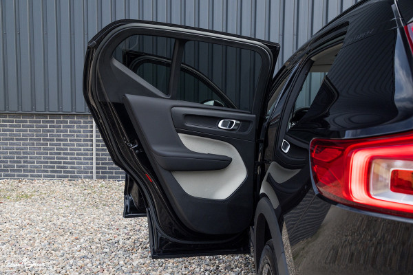 Volvo XC40 1.5 T4 Plug-in hybrid Ultimate Dark | Adaptieve cruise | Panorama dak | Harman Kardon | Blis |