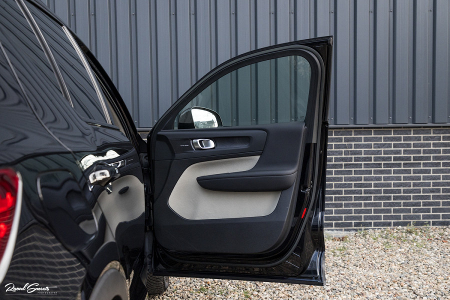 Volvo XC40 1.5 T4 Plug-in hybrid Ultimate Dark | Adaptieve cruise | Panorama dak | Harman Kardon | Blis |
