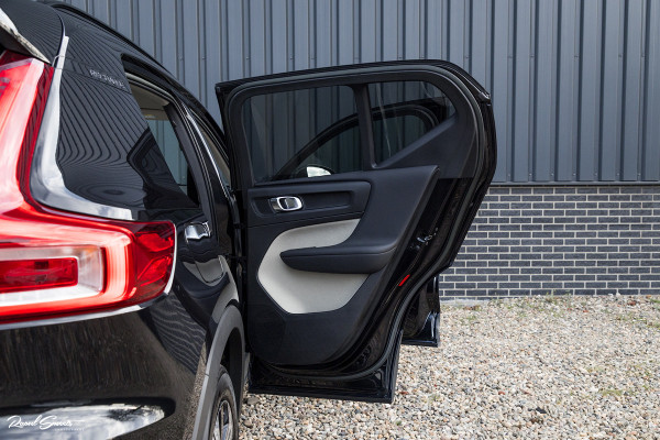 Volvo XC40 1.5 T4 Plug-in hybrid Ultimate Dark | Adaptieve cruise | Panorama dak | Harman Kardon | Blis |