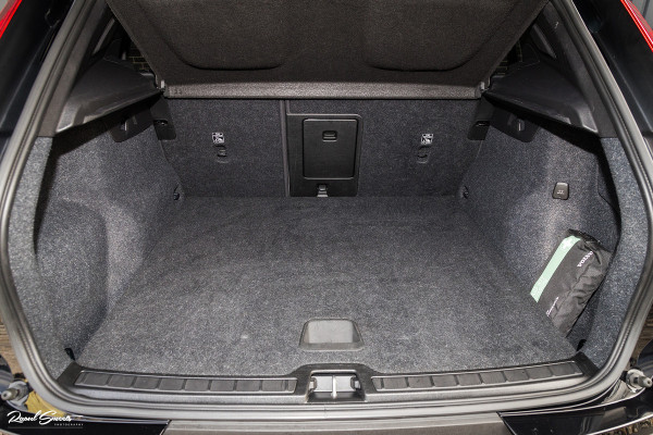 Volvo XC40 1.5 T4 Plug-in hybrid Ultimate Dark | Adaptieve cruise | Panorama dak | Harman Kardon | Blis |