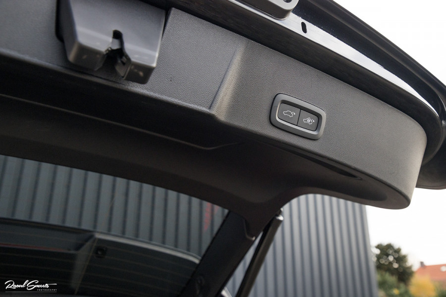 Volvo XC40 1.5 T4 Plug-in hybrid Ultimate Dark | Adaptieve cruise | Panorama dak | Harman Kardon | Blis |