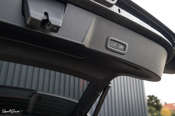 Volvo XC40 1.5 T4 Plug-in hybrid Ultimate Dark | Adaptieve cruise | Panorama dak | Harman Kardon | Blis |