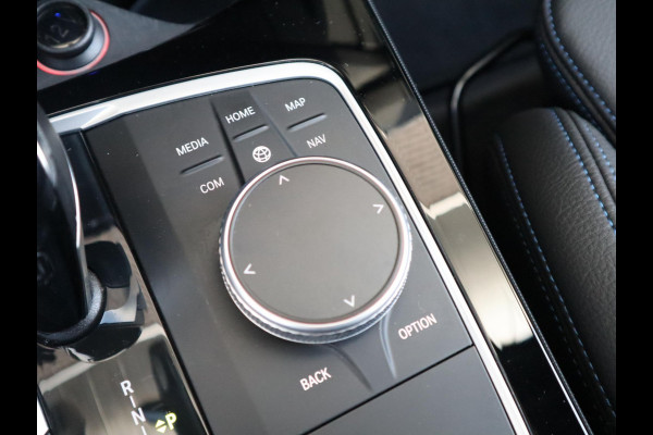 BMW 1-serie 118i Executive M Sport Pakket Automaat / Live Cockpit Professional / 17 Inch / LED / Achteruitrijcamera / Cruise Control / Shadow Line / Parkeersensoren / Lichtpakket