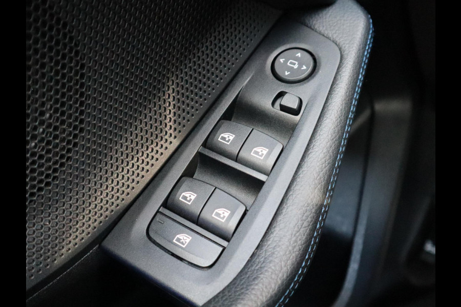 BMW 1-serie 118i Executive M Sport Pakket Automaat / Live Cockpit Professional / 17 Inch / LED / Achteruitrijcamera / Cruise Control / Shadow Line / Parkeersensoren / Lichtpakket